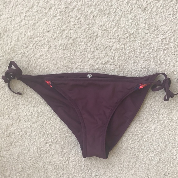 Garage Bikini Set with Crocheted Trim - Picture 9 of 10